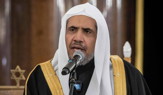 Secretary General of the MWL Mohammad Abdulkarim Al-Issa gives a speech during a visit to the Nozyk Synagogue in Warsaw. (AFP)