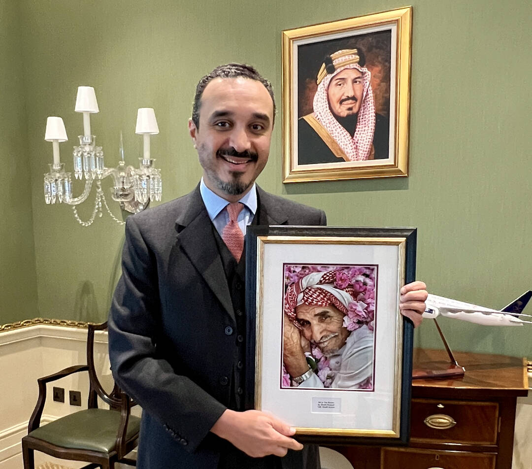Prince Khalid bin Bandar with the photograph “Ali in the Roses”